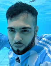 Humayan Kabir under water